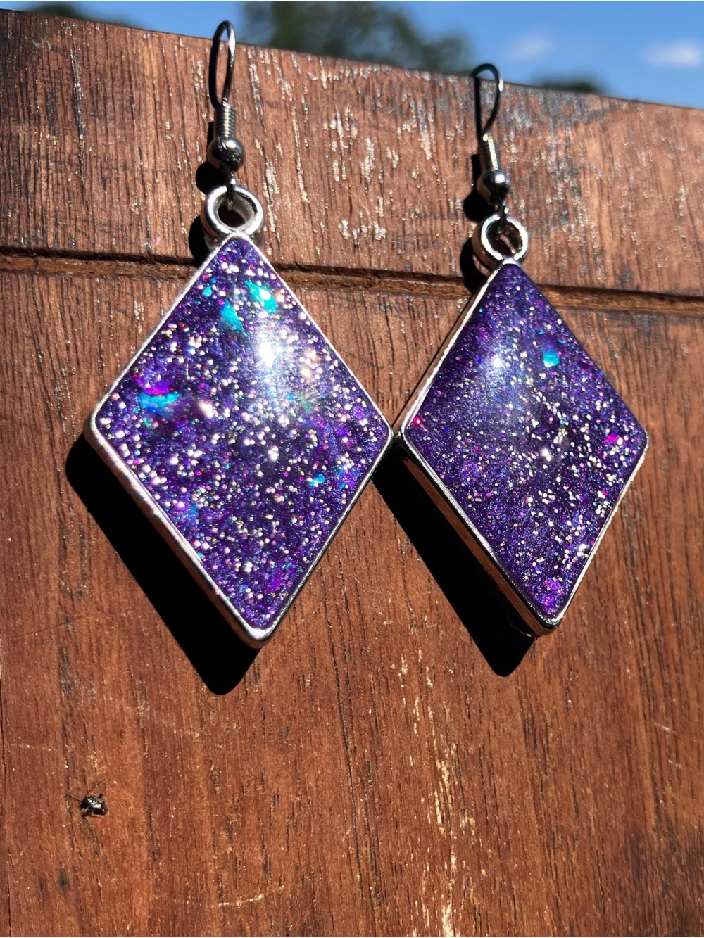 Purple glitter diamond shaped dangling earrings - Picture 6 of 6